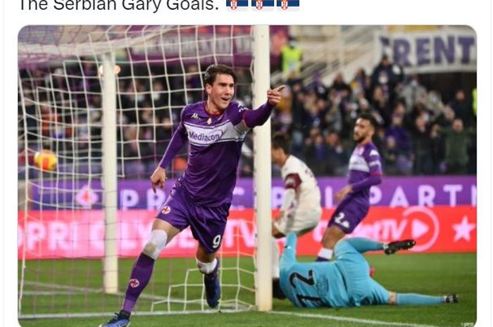 Dusan Vlahovic saat merayakan golnya untuk Fiorentina.