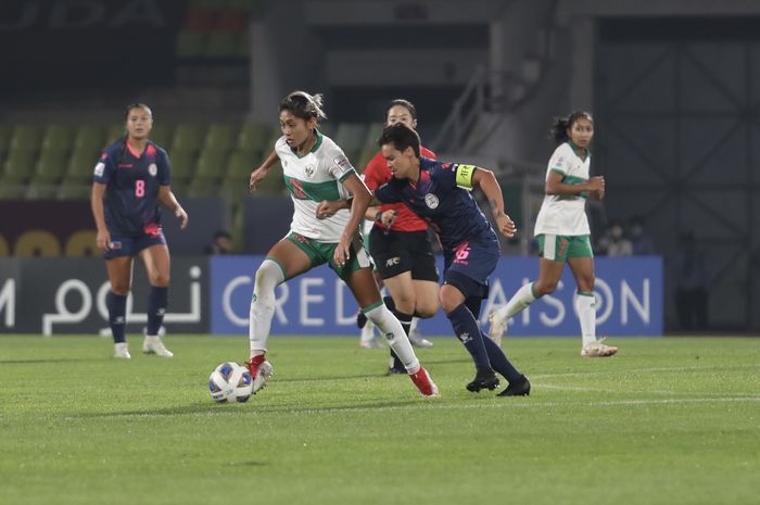 Timnas Wanita Indonesia saat menghadapi Filipina dalam laga pamungkas Grup B Piala Asia Wanita 2022, di Stadion Shri Shiv Chhatrapati Sports Complex, India, Kamis (27/1/2022).