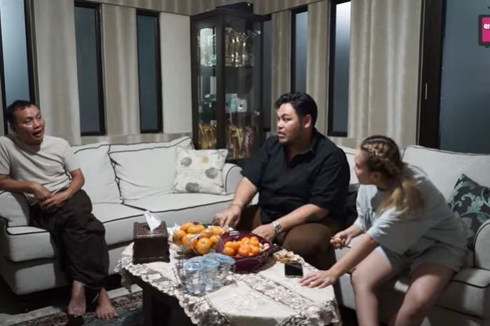 Ayah Ayu Ting Ting saat mencoba menginterogasi Igun