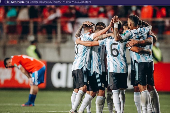 Timnas Argentina berhasil meraih kemenangan 2-1 dalam lawatannya ke timnas Chile, di Stadion Zorros del Desierto pada Jumat (28/1/2022) pagi WIB,  dalam laga Kualifikasi Piala Dunia 2022 Zona Conmebol atau Amerika Selatan.