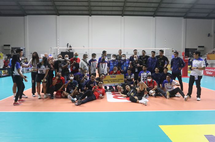 Tim Jakarta Pertaminan Pertamax usai menjuarai putaran pertama Proliga 2022, Sabtu (29/1/2022)
