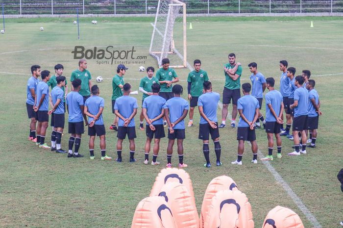 Latihan skuat timnas Indonesia (skuad timnas Indonesia) di Lapangan Samudra, Bali, 29 Januari 2022.