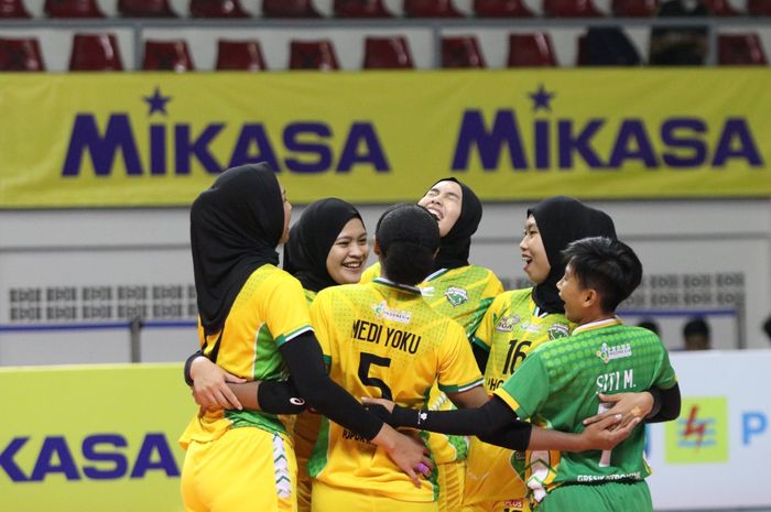 Tim bola voli putri Gresik Petrokimia pada seri keempat putaran satu Proliga 2022 di Padepokan Voli, Sentul, Bogor, Jawa Barat, Minggu (30/1/2022).