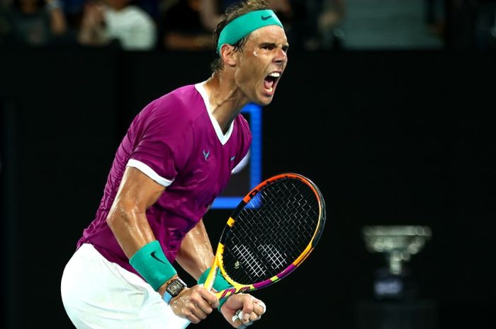 Petenis tunggal putra asal Spanyol, Rafael Nadal, mengalahkan Daniil Medvedev pada pada final Australian Open 2022, Minggu (30/1/2022). Kemenangan ini menahbiskan Nadal sebagai pemain tunggal pertama yang memenangi 21 gelar grand slam.