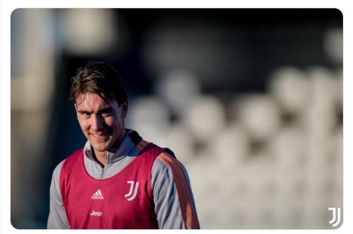 Dusan Vlahovic saat sesi latihan Juventus.