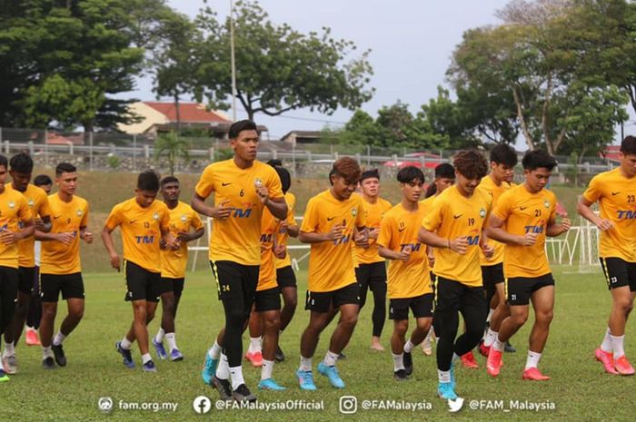 Para pemain Timnas U-23 Malaysia sedang berlatih dalam persiapan ke Piala AFF U-23 2022.