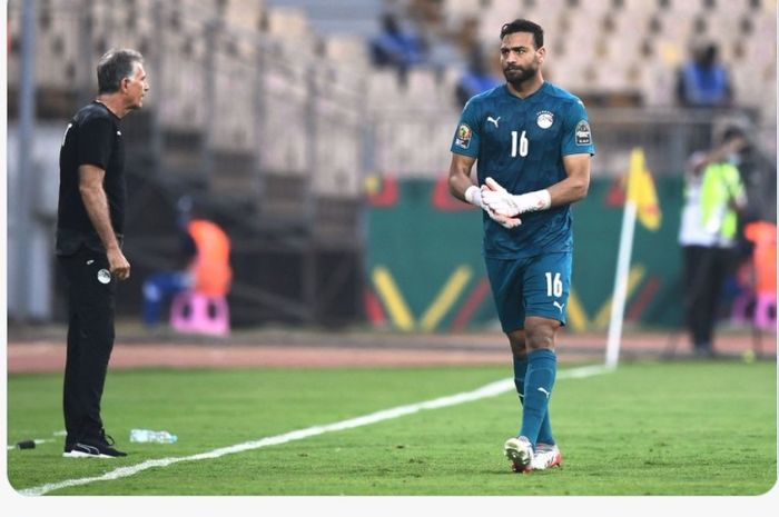 Kiper Mesir, Mohamed Abou Gabal alias Gabaski, membawa timnya ke final Piala Afrika dengan membuat dua penyelamatan dalam adu penalti melawan Kamerun di semifinal, Kamis (3/2/2022) di Yaounde.