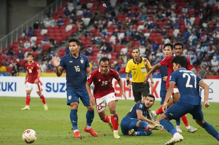 Timnas Indonesia melawan Thailand dalam final leg kedua Piala AFF 2020 di Singapura.