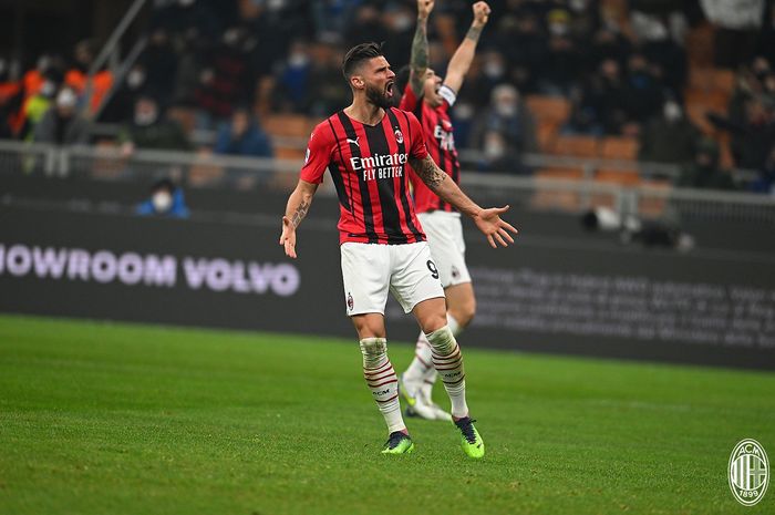 Striker AC Milan, Olivier Giroud, berhasil mencetak dua gol dalam kurun waktu tiga menit yang sekaligus membawa I Rossoneri comeback atas Inter Milan di Liga Italia