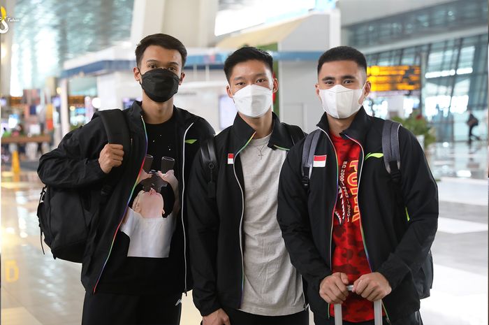 Pemain tunggal putra Indonesia di Kejuaraan Beregu Asia 2022: (ki-ka) Christian Adinata, Yonathan Ramlie, Ikhsan Leonardo Rumbay.