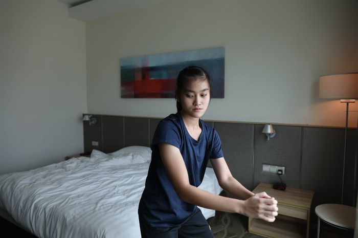 Pebulu tangkis tunggal putri Indonesia, Stephanie Widjaja, ketika sedang menjalani karantina di kamar hotel jelang tampil pada Kejuaraan Beregu Asia 2022 di Malaysia, 15-20 Februari 2022.