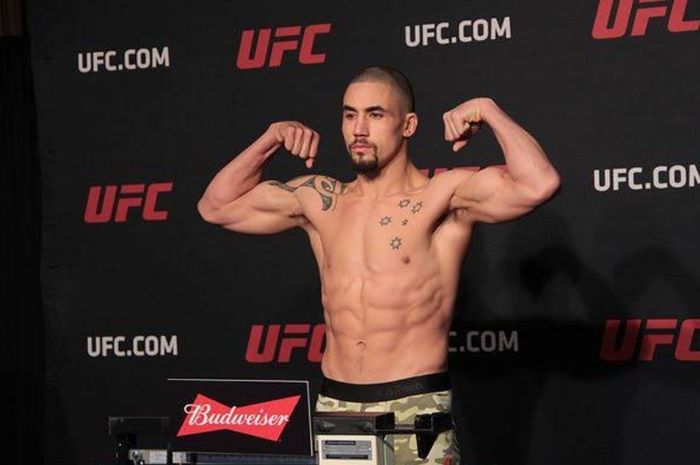 Petarung kelas menengah UFC, Robert Whittaker.