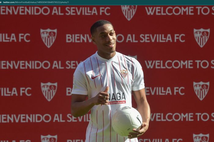 Menurut Direktur Olahraga Sevilla, Monchi, Anthony Martial terlihat bahagia di Sevilla, sejak meninggalkan Manchester United pada bursa transfer musim dingin 2022 lalu.