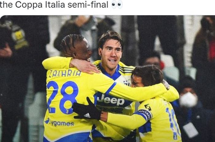 Striker Juventus, Dusan Vlahovic, merayakan gol ke gawang Sassuolo dalam laga perempat final Coppa Italia di Stadion Allianz, Kamis (10/2/2022).