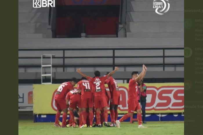Selebrasi pemain Persija Jakarta merayakan gol Marko Simic dalam laga Persebaya Surabaya melawan Persija Jakarta di Stadion Kapten I Wayan Dipta, Gianyar, pada Senin (14/1/2022).
