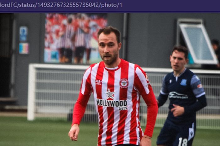 Pemain Brentford, Christian Eriksen, akhirnya merumput kembali dalam laga persahabatan di hari ulang tahunnya. Ia main sejam dan mencetak assist.