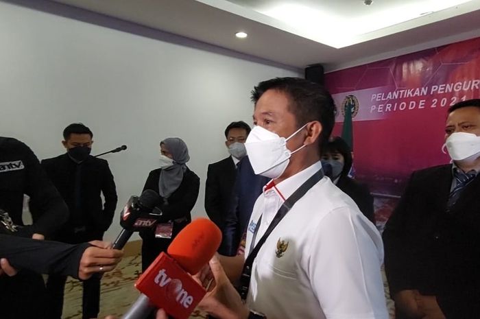 Sekjen PSSI, Yunus Nusi seusai melantik pengurus Asosiasi Sepak Bola Wanita Indonesia (ASBWI), di Menara Peninsula Hotel, Jakarta Barat, Sabtu (19/2/2022).