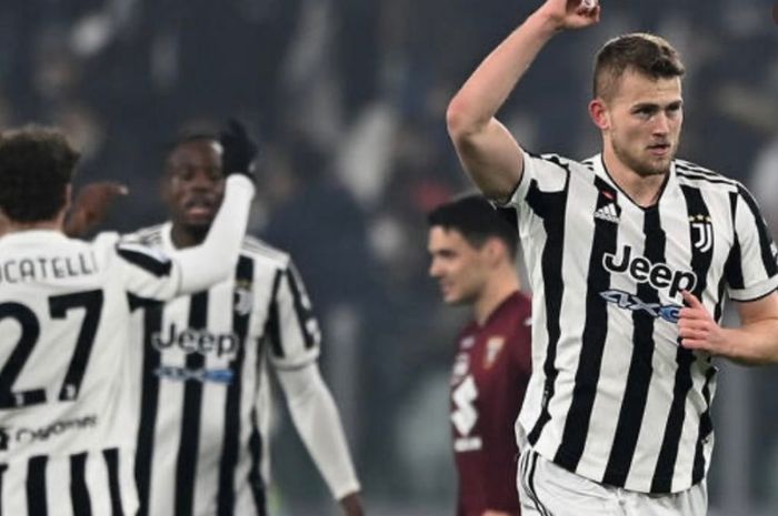 Selebrasi bek Juventus, Matthijs de Ligt, usai menjebol gawang Torino di Liga Italia