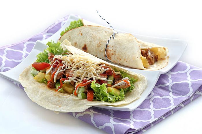 Hidangan kebab ayam panggang.