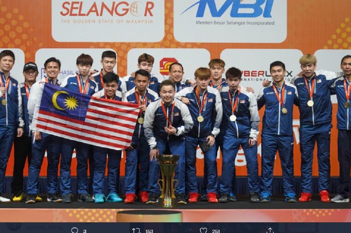 Tim Malaysia usai menjuarai Kejuaraan Beregu Asia 2022, Minggu (20/2/2022)
