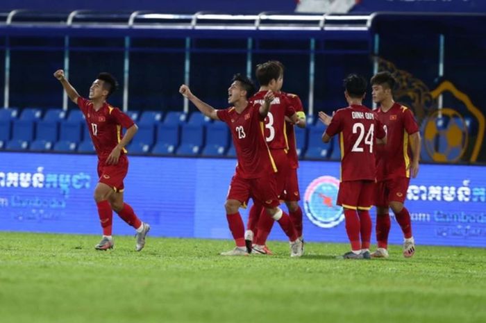 Selebrasi para pemain Timnas U-23 Vietnam saat menghadapi Thailand di babak penyisihan Grup C Piala AFF U-23 2022 di Kamboja, Selasa (22/2/2022).