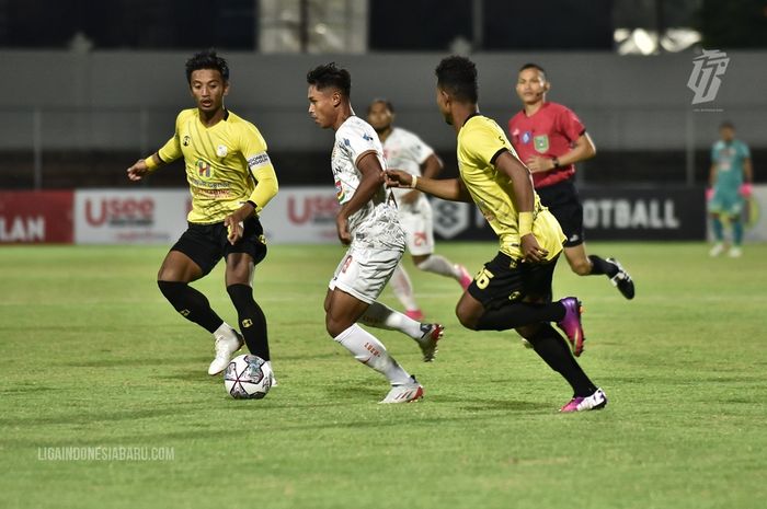 Barito Putera vs Persija Jakarta pada laga pekan ke-27 Liga 1 2021-2022 di Stadion Kompyang Sujana, Denpasar, Bali, Rabu (23/2/2022).