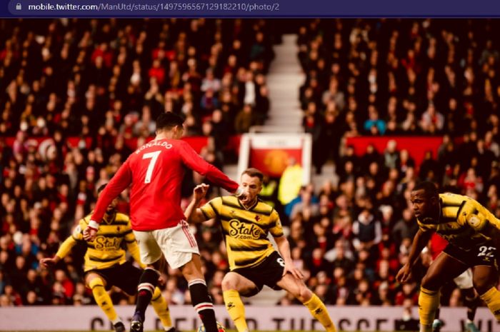 Aksi megabintang Manchester United, Cristiano Ronaldo, dalam laga melawan Watford di Stadion Old Trafford pada pekan ke-27 Liga Inggris 2021-2022, pada Sabtu (26/2/2022) pukul 22.00 WIB. 