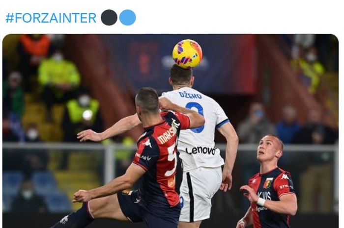 Aksi Edin Dzeko dalam partai Genoa vs Inter Milan di pekan 27 Liga Italia (25/2/2022).