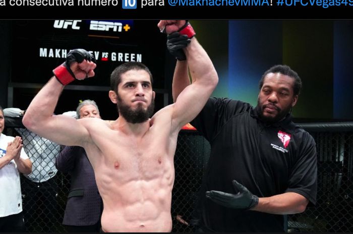 Islam Makhachev memberikan komentar untuk Charles Oliveira yang kehilangan sabuk jelang UFC 274.
