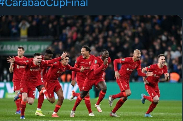 Para pemain Liverpool melakukan selebrasi usai mengalahkan Chelsea pada final Piala Liga Inggris lewat adu penalti di Stadion Wembley, Minggu (27/2/2022).