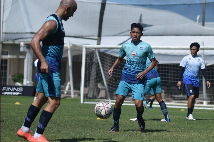 Pemain Persib Bandug, Ferdiansyah saat menjalani latihan bersama tim.