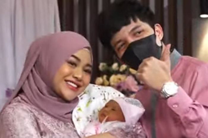 Ameena Hanna anak Aurel Hermansyah dan Atta
