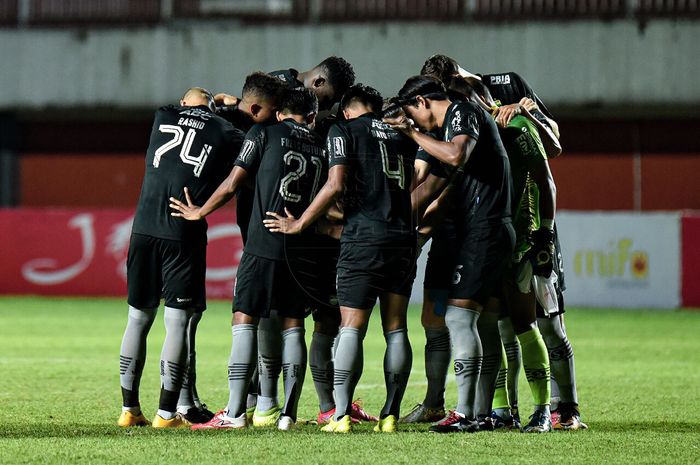 Starting line-up Persib Bandung saat menghadapi Persiraja Banda Aceh pada pekan ke-29 Liga 1 2021-2022.