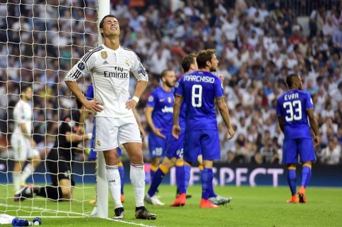 Reaksi Cristiano Ronaldo dalam partai Liga Champions antara Real Madrid vs Juventus di Santiago Bernabeu, Madrid, 13 Mei 2015.