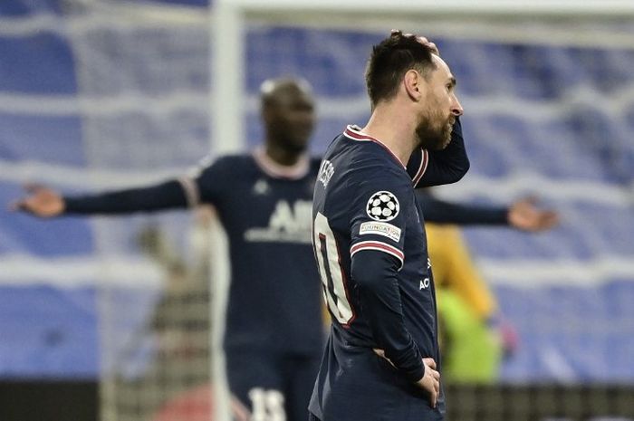 Megabintang Paris Saint-Germain, Lionel Messi, mengulangi rekor apes yang diukir Bakary Sako pada 10 tahun lalu di Liga Prancis karena berjodoh dengan tiang/mistar gawang lawan.