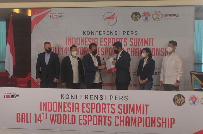 Ketua Harian PB Esport Indonesia (ESI) Bambang Sunarwibowo menerima kunjungan Sekjen Internasional Esports Federation (IESF), Boban Totovsky di Jakarta, Jumat 11 Maret 2022