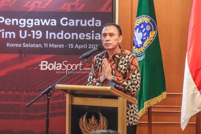 Ketua Umum PSSI, Mochamad Iriawan, sedang memberikan sambutan di Hotel Sultan, Senayan, Jakarta, 11 Maret 2022.