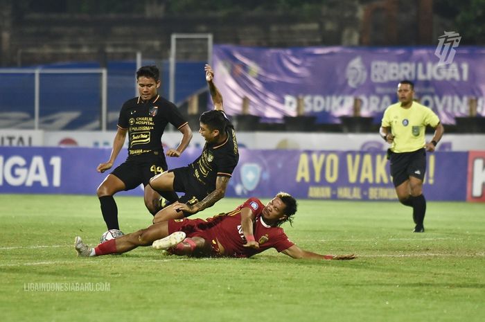 Suasana Pertandingan PSIS Semarang melawan Bhayangkara FC pada laga pekan ke-30 Liga 1 2021-2022