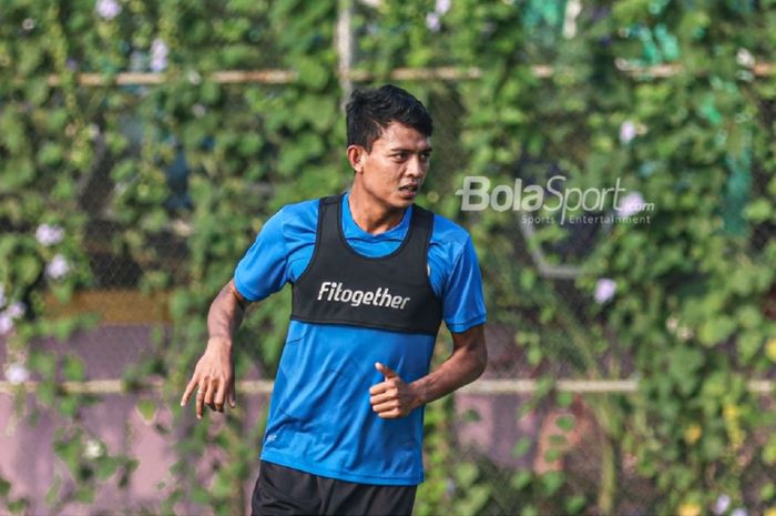 Striker Arema FC Dedik Setiawan siap menjegal Bali United di Liga 1.