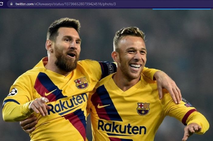 Lionel Messi (kiri) dan Arthur Melo saat sama-sama di Barcelona