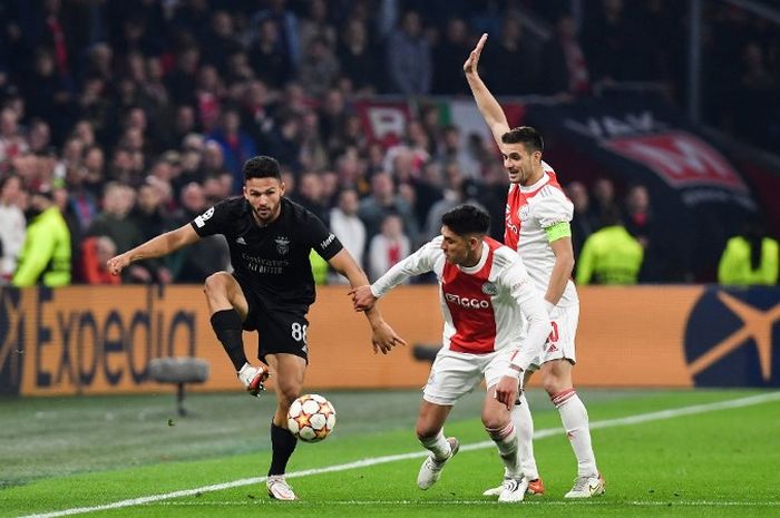 Duel Ajax versus Benfica pada leg kedua babak 16 besar Liga Champions 2021-2022.