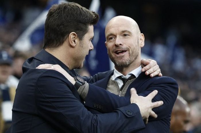 Mauricio Pochettino (kiri) bersama Erik ten Hag dalam duel Liga Champions Tottenham Hotspur vs Ajax di Tottenham Hotspur Stadium, London, 30 April 2019.