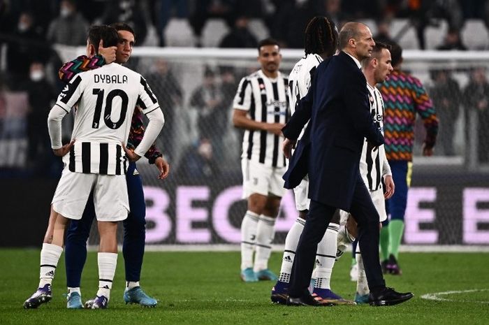 KEsedihan pemain Juventus usai dikalahkan VIllarreal di babak 16 besar Liga Champions.