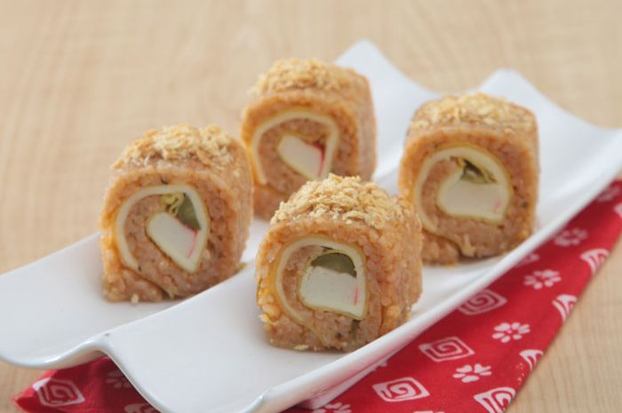 Ilustrasi sushi omurice.
