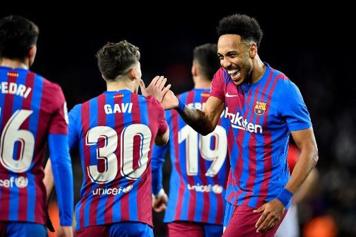 Pierre -Emerick Aubameyang saat merayakan gol Barcelona ke gawang Bilbao di Camp Nou (27/2/2022).