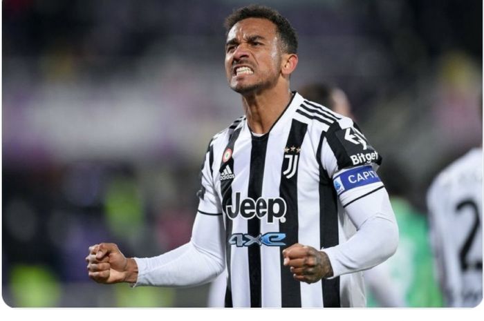 Bek kanan Juventus, Danilo.