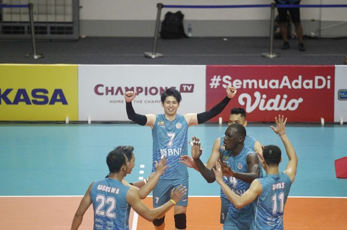 Tim voli putra, Jakarta BNI 46 saat mengalahkan Jakarta Pertamina Pertamax  dengan skor 3-1 ( 25-23, 22-25, 25-20, 25-20) pada laga terakhir final four di GOR Kawah Candradimuka Padepokan Voli Jenderal Polisi Kunarto, Sentul, Bogor, Minggu (20/3/2022). 