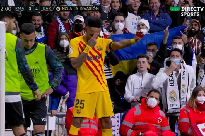 Selebrasi Pierre-Emerick Aubameyang dengan bola naga Dragon Ball Z usai mencetak gol keduanya ke gawang Real Madrid.