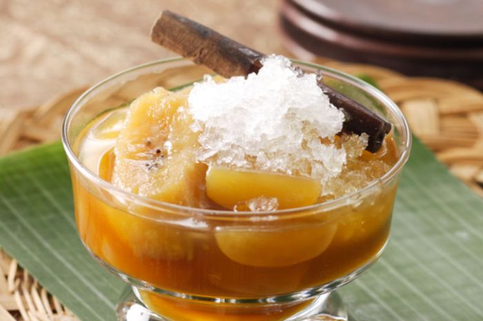 Sajian es setup pisang untuk menu buka puasa