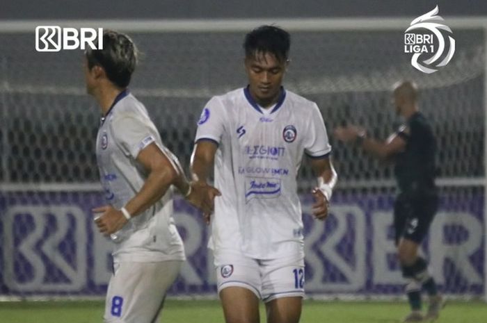 Pemain Arema FC, Rizky Dwi usai mencetak gol ke gawang Tira Persikabo pada laga pekan ke-33 Liga 1 2021-2022